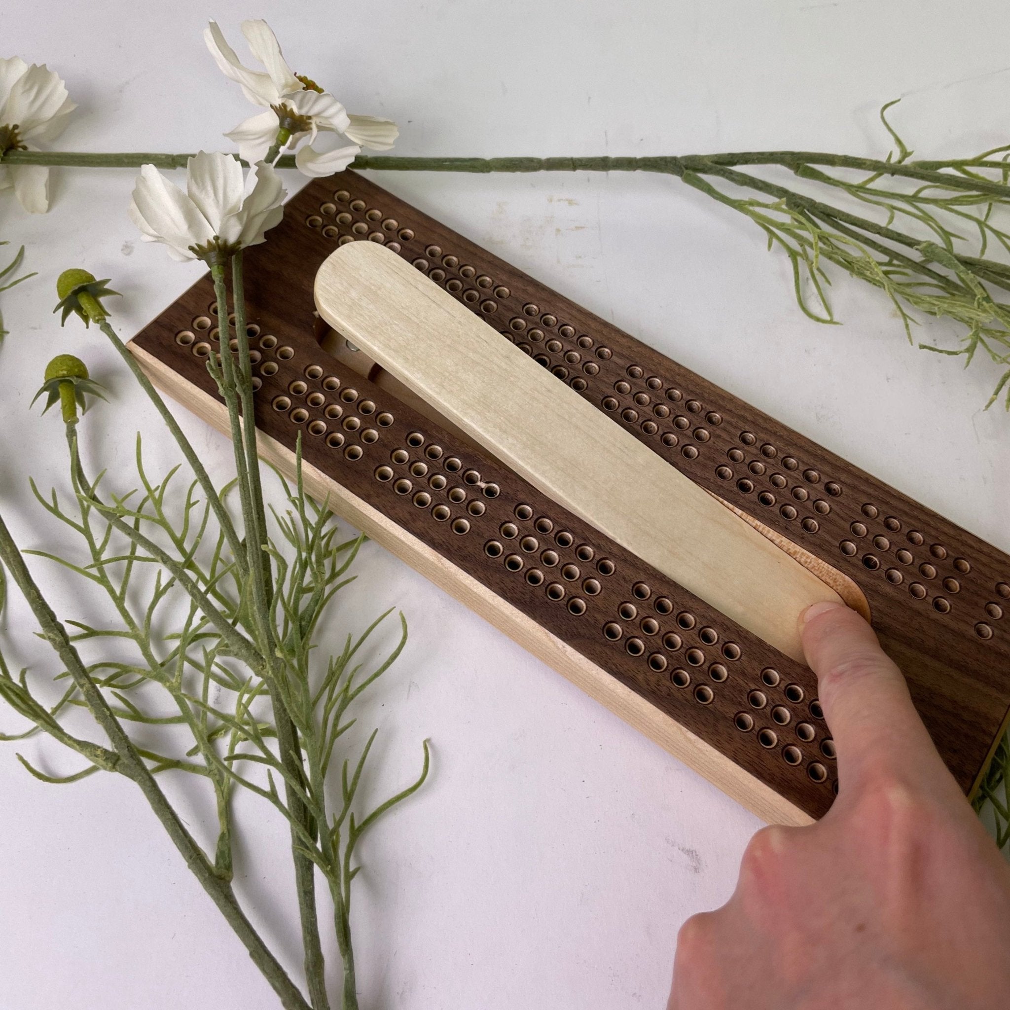 Premium Cribbage Board - Wooden Veneer Travel Board