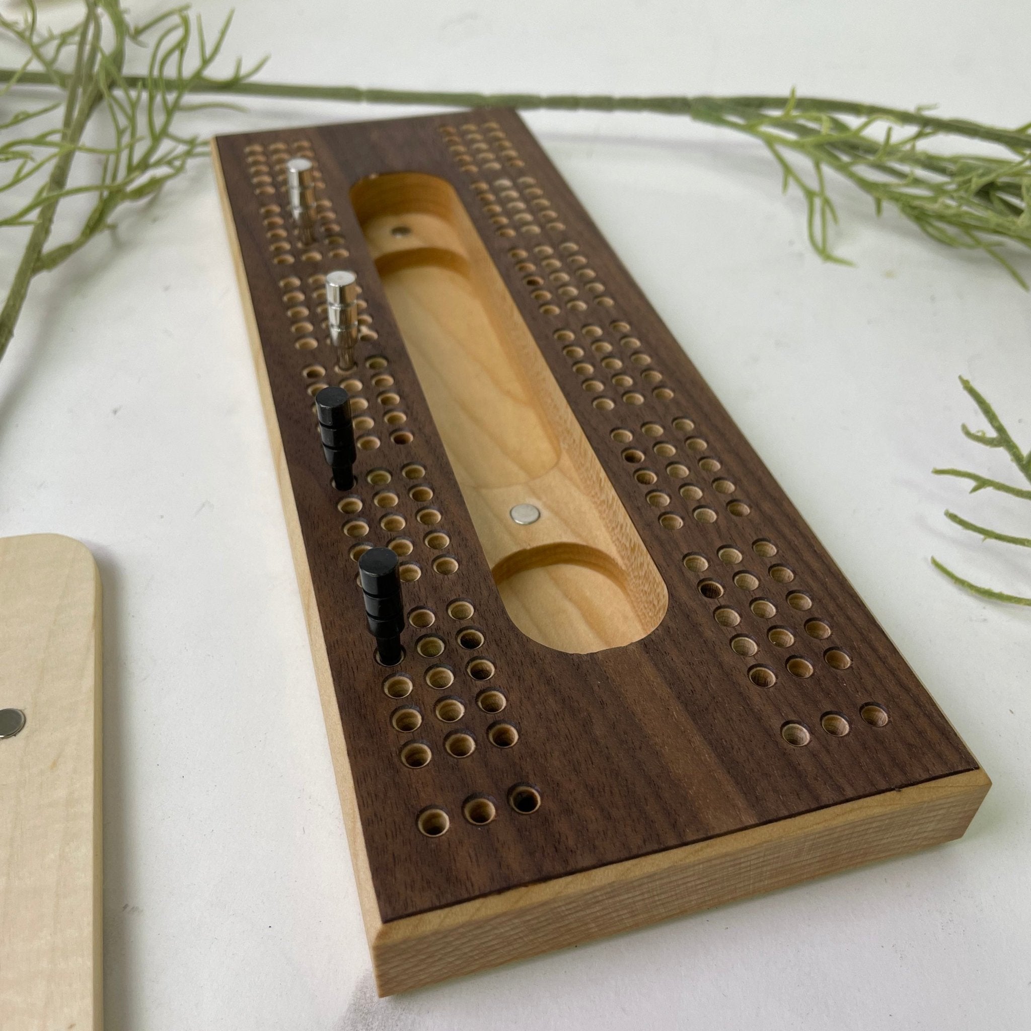Premium Cribbage Board - Wooden Veneer Travel Board