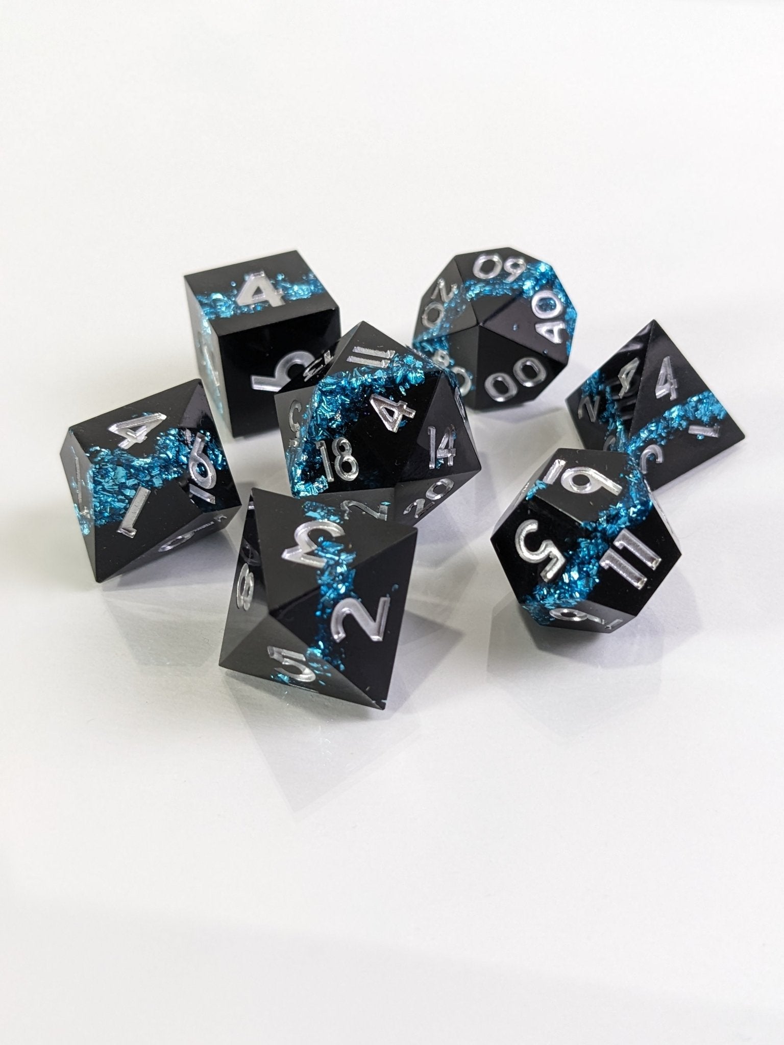Ice-Crowned Onyx - 7 Piece Luxury D&D Dice Set