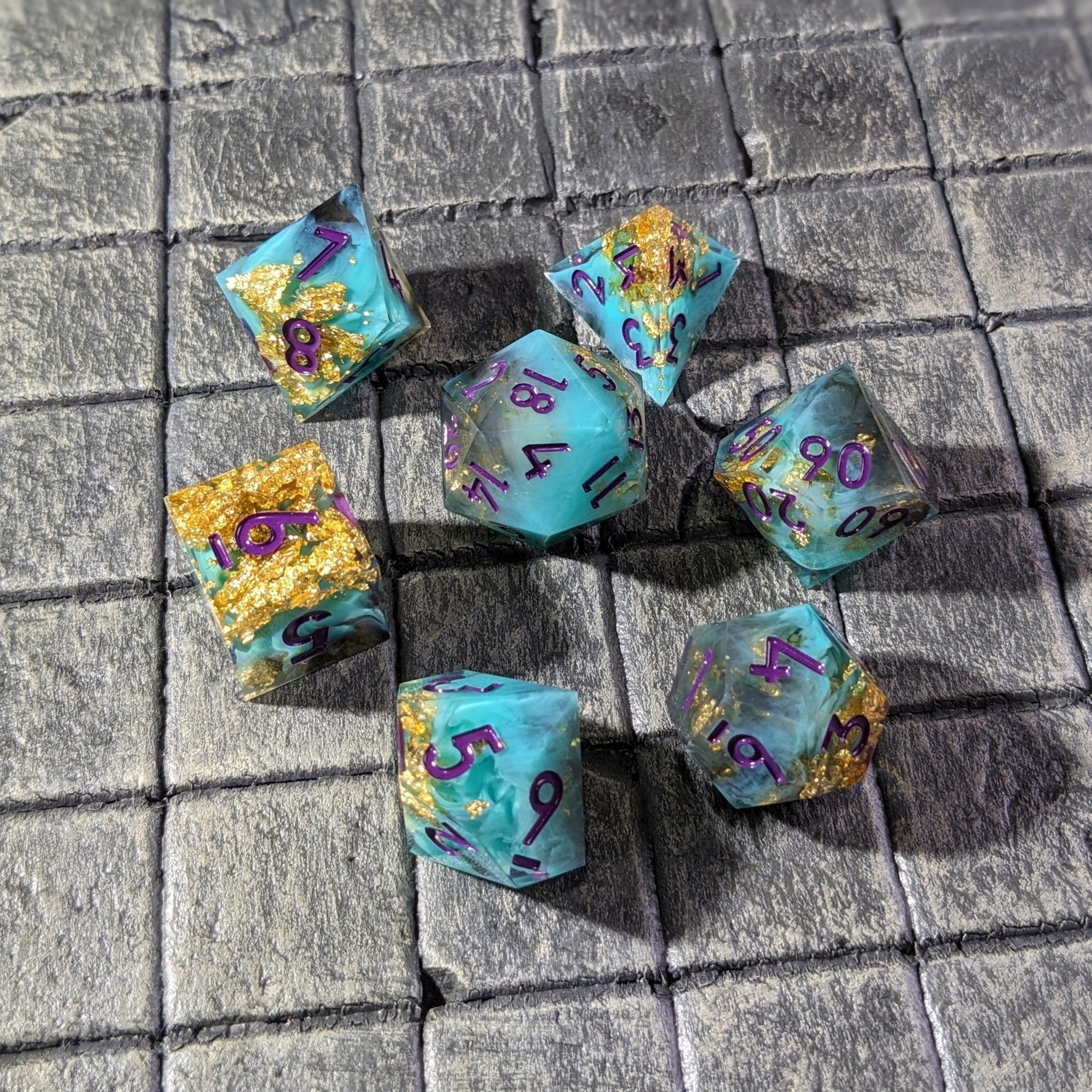 Cursed Tealstone - 7 Piece Luxury D&D Dice Set