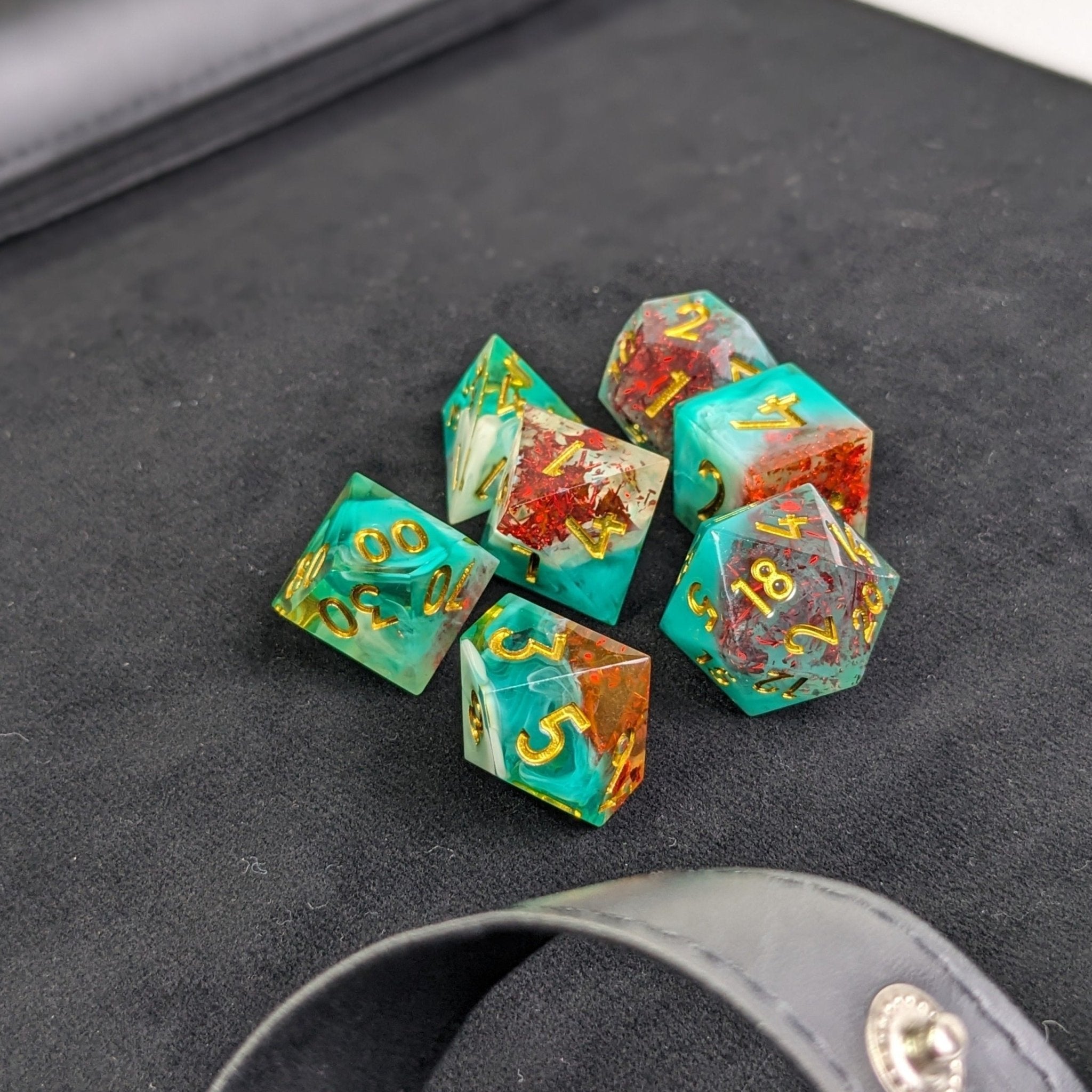 Vampiric Embrace - 7 Piece Luxury D&D Dice Set