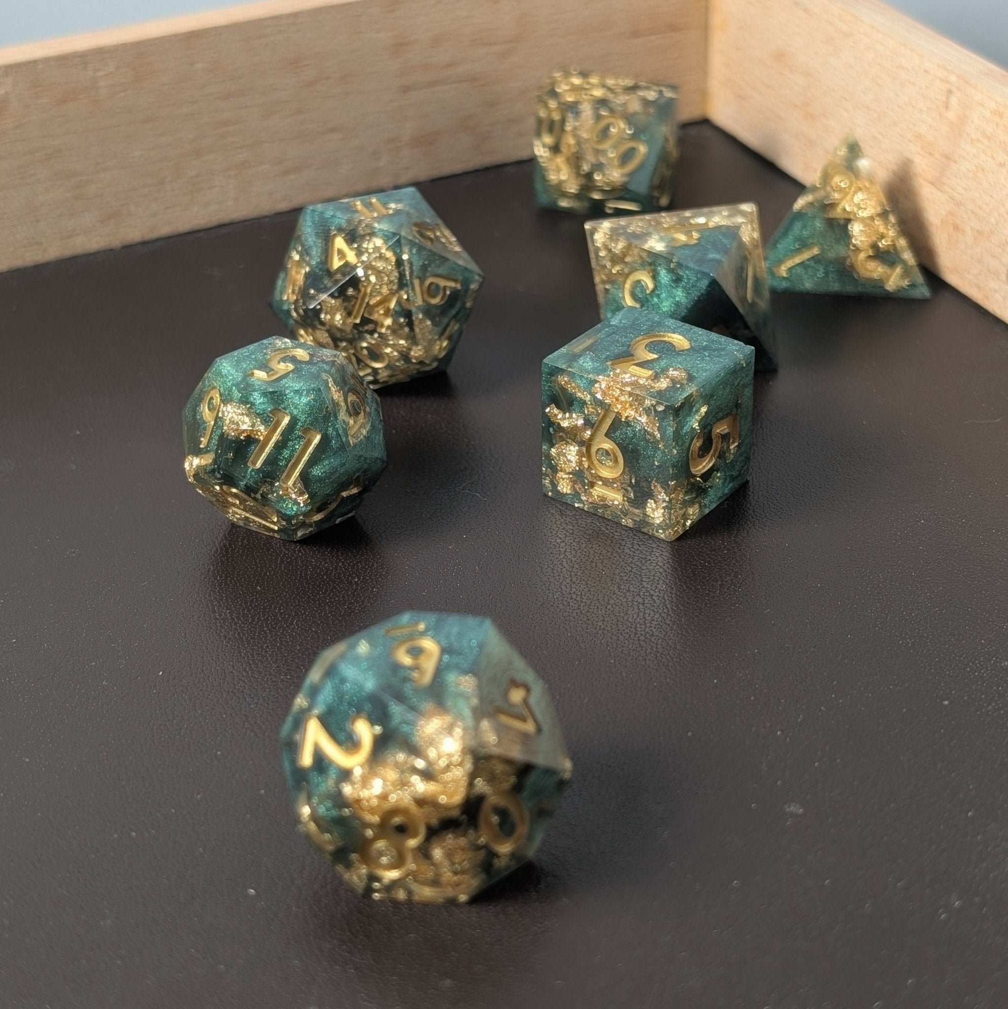 Basilisk Bloom - 7 Piece Polyhedral Dice Set - EBONWOOD
