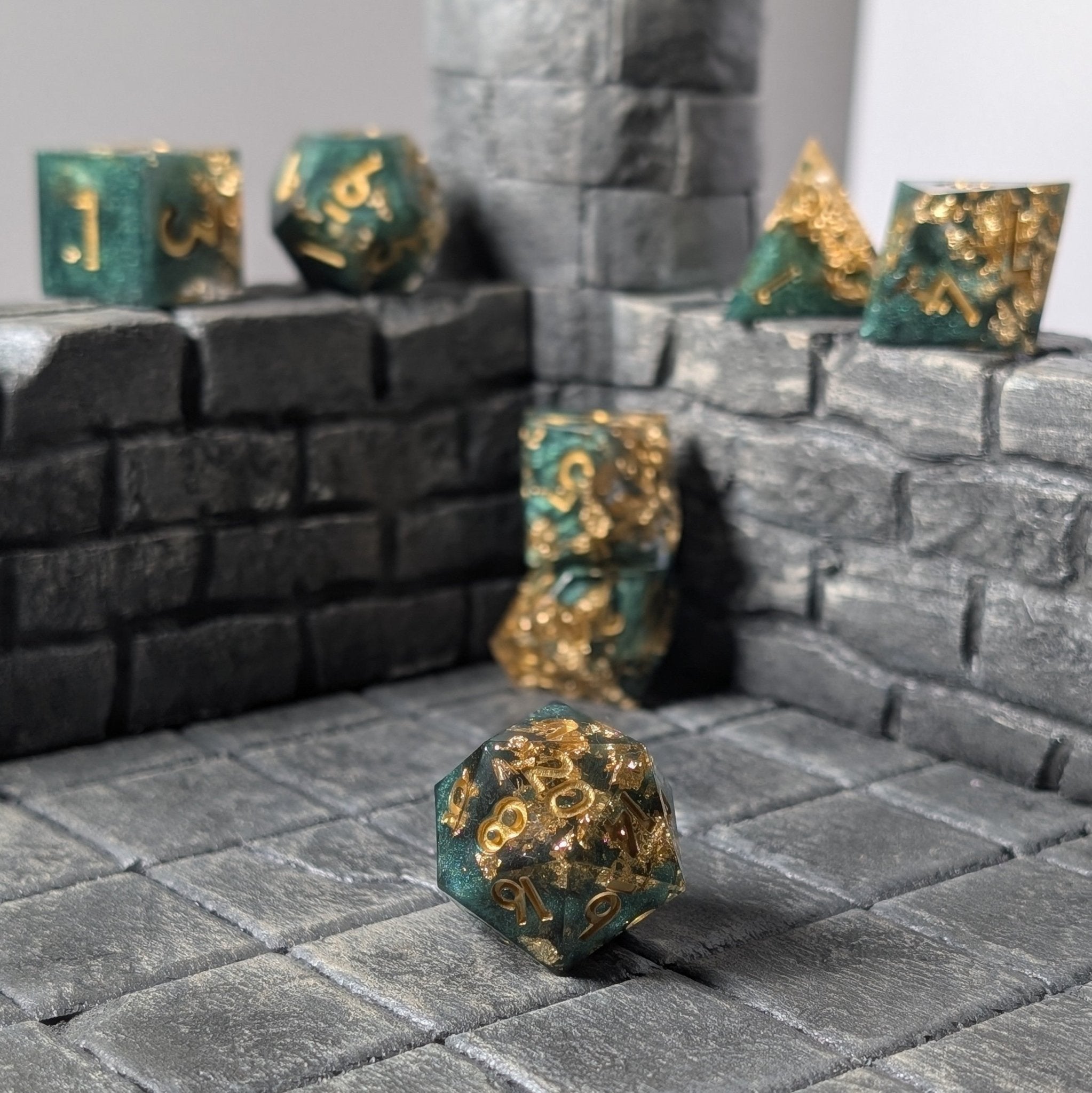Basilisk Bloom - 7 Piece Polyhedral Dice Set - EBONWOOD