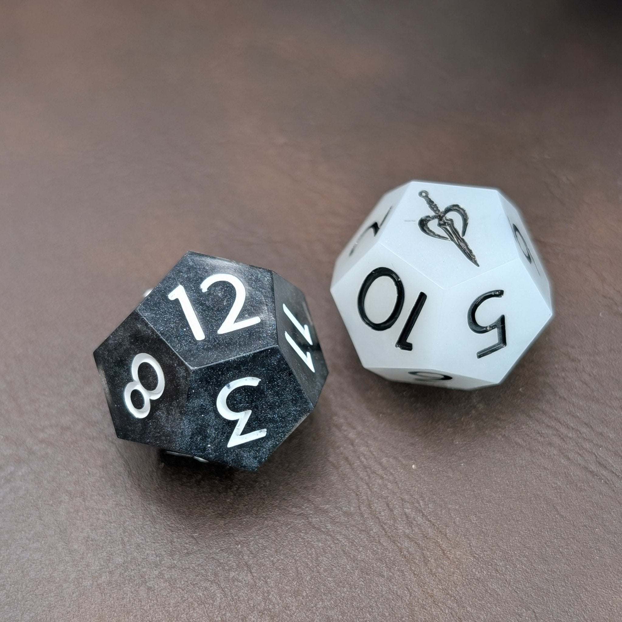 Split Horizon - 2pc Duality Dice for Daggerheart - EBONWOOD
