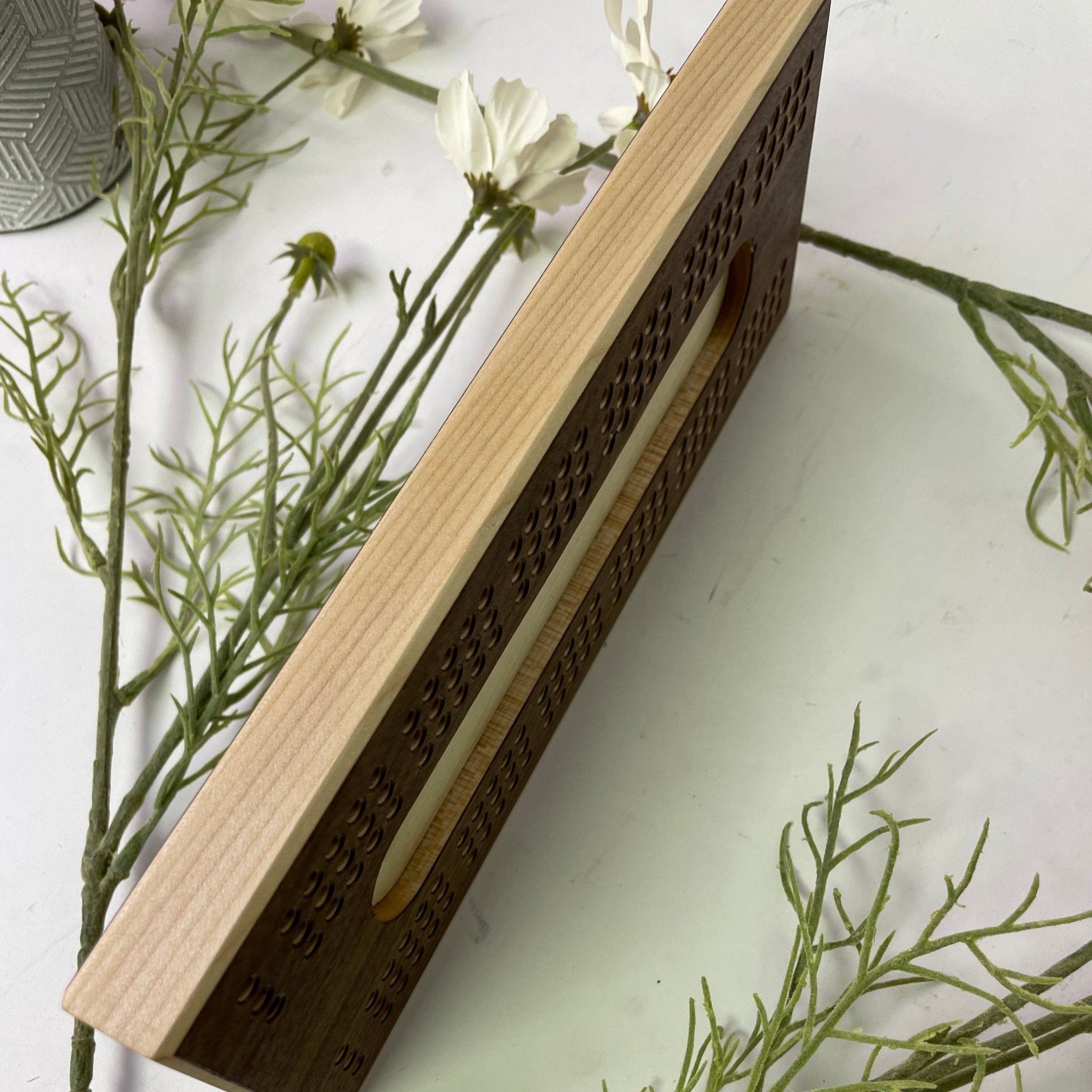 Premium Cribbage Board - Wooden Veneer Travel Board
