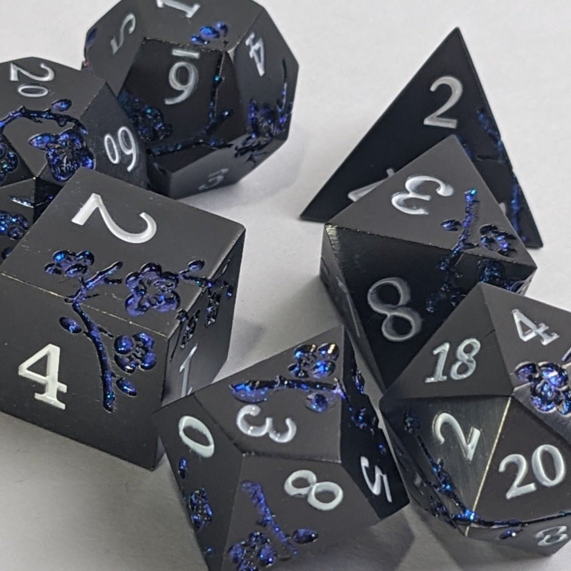 Midnight Lotus - 7 Piece Luxury Metal D&D Dice Set