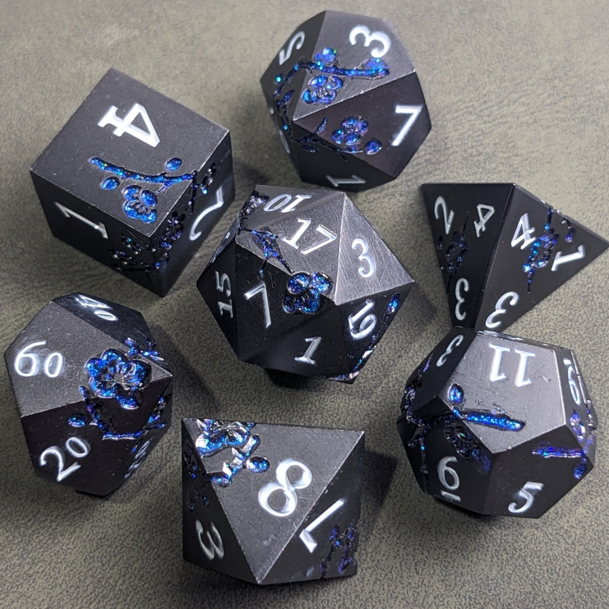 Midnight Lotus - 7 Piece Luxury Metal D&D Dice Set