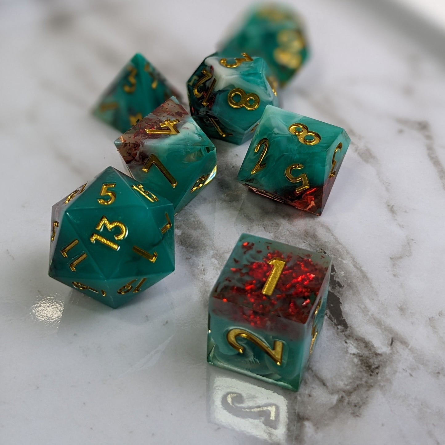 Vermilion Crest - Set of 7 Luxury D&D Dice Set