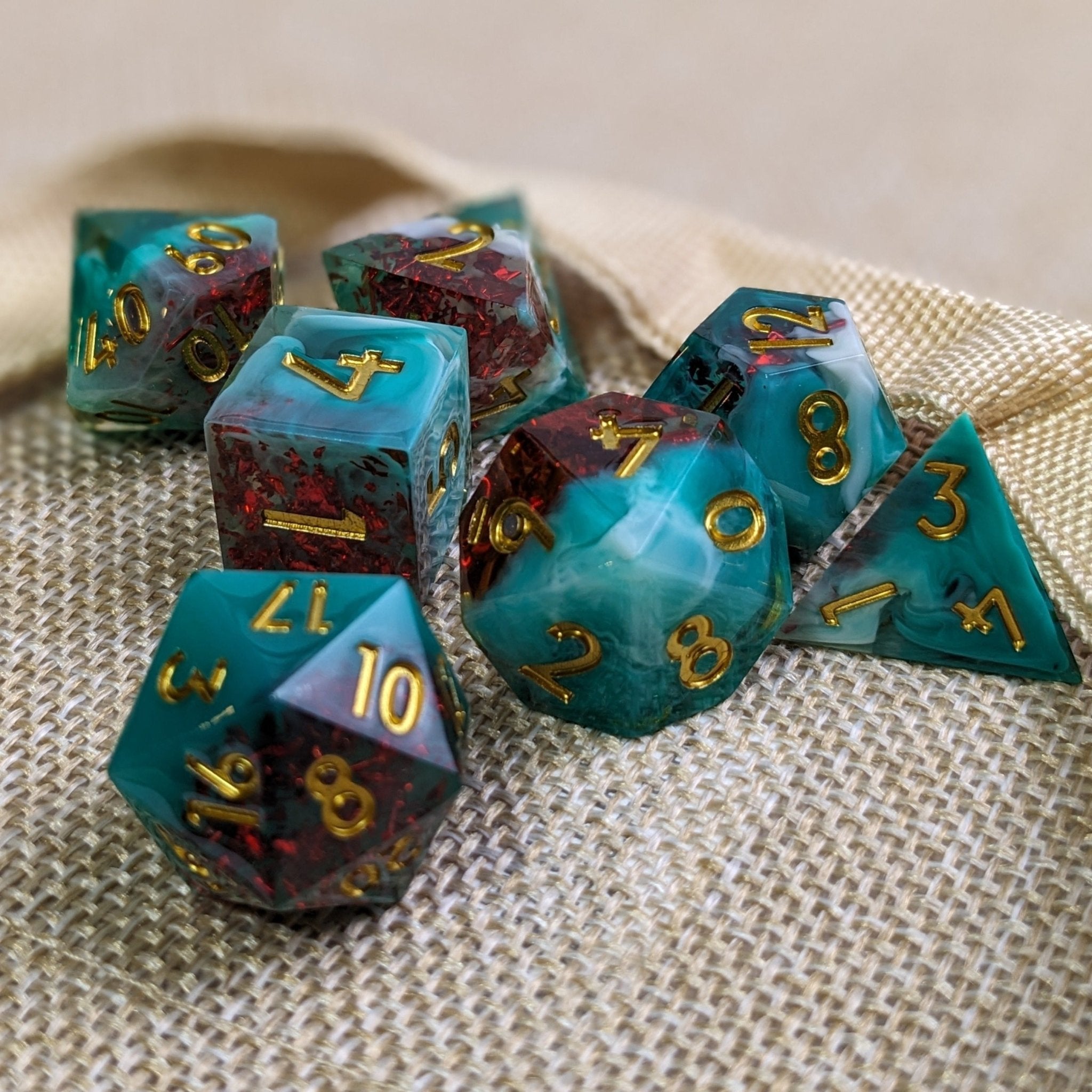 Vermilion Crest - Set of 7 Luxury D&D Dice Set