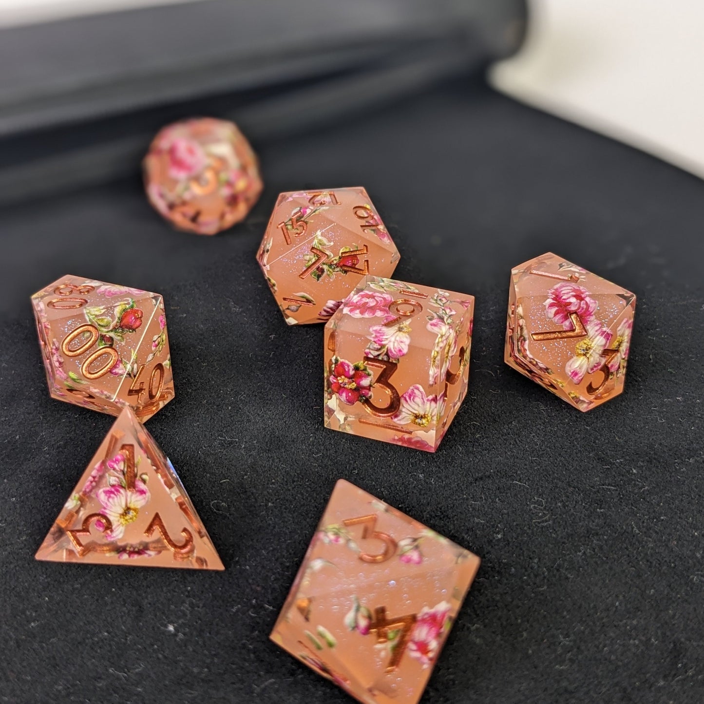 Feyblush - 7 Piece Luxury D&D Dice Set