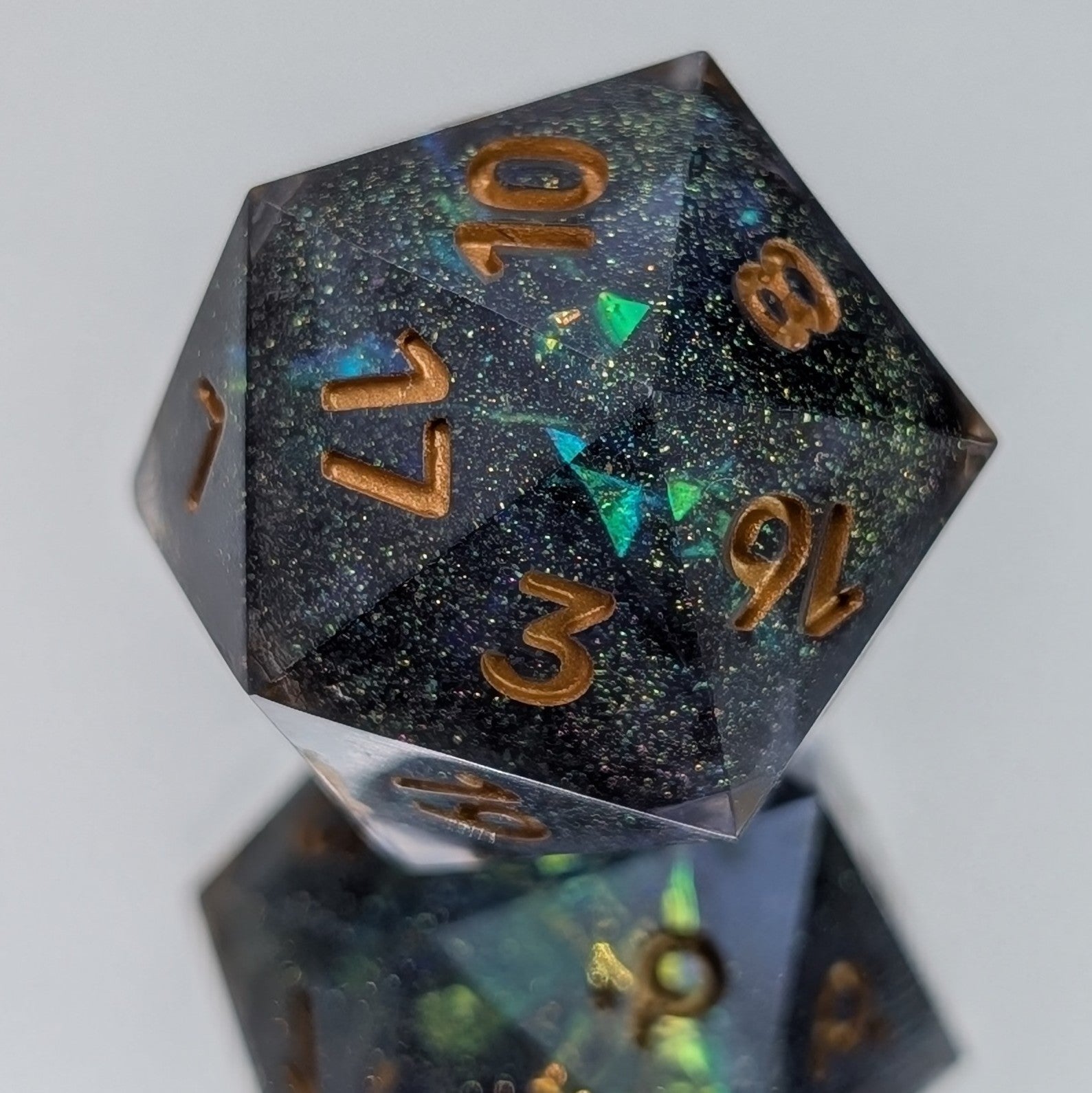Stellara D20 on mirror background