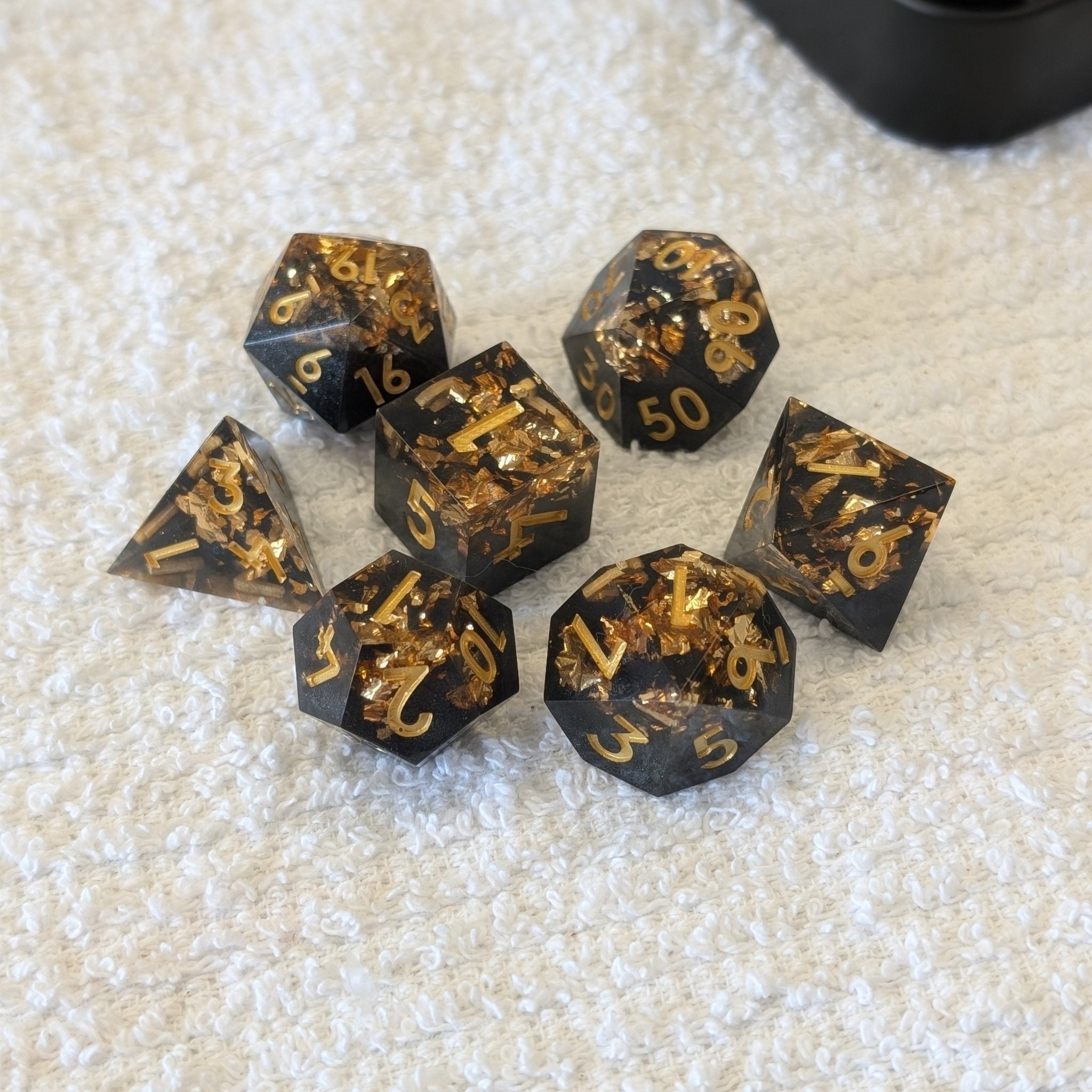 full 7-piece polyhedral dice set for DnD with golden numbers