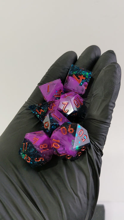 Amethyst Glintcrystal  - 7 Piece Luxury D&D Dice Set