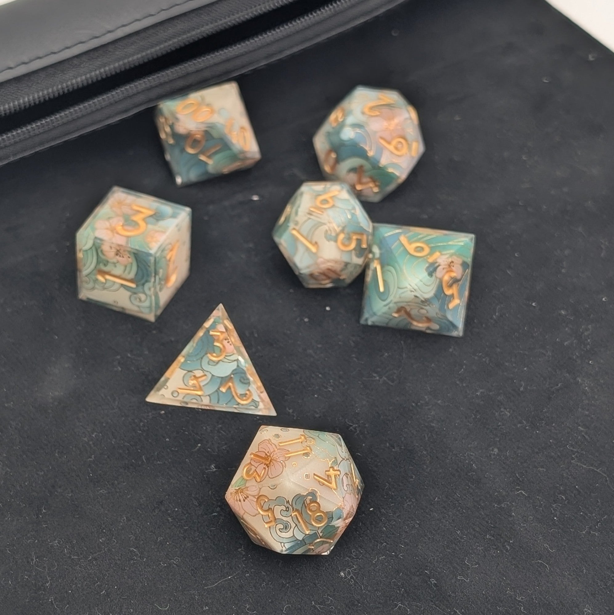 Tidal Focus - 7 Piece Luxury D&D Dice Set