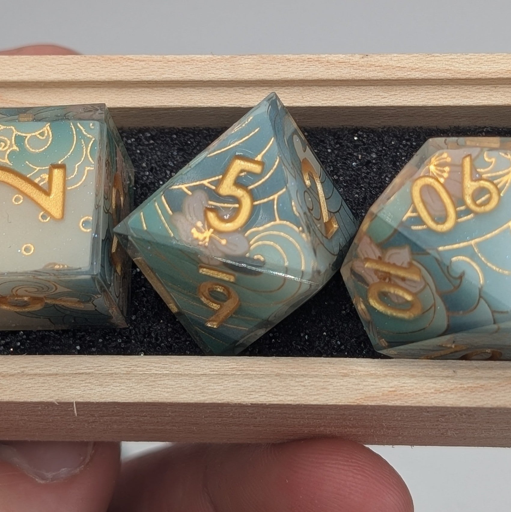 Tidal Focus - 7 Piece Luxury D&D Dice Set