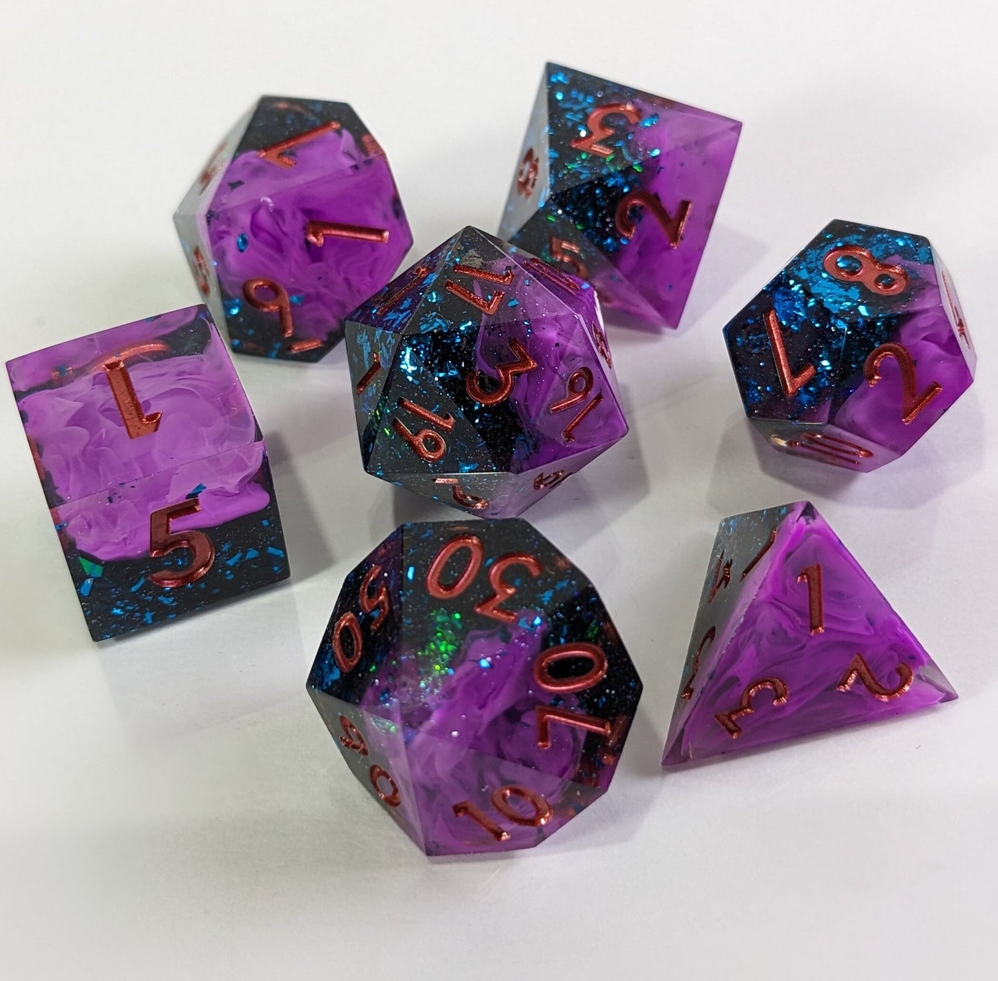 Amethyst Glintcrystal  - 7 Piece Luxury D&D Dice Set