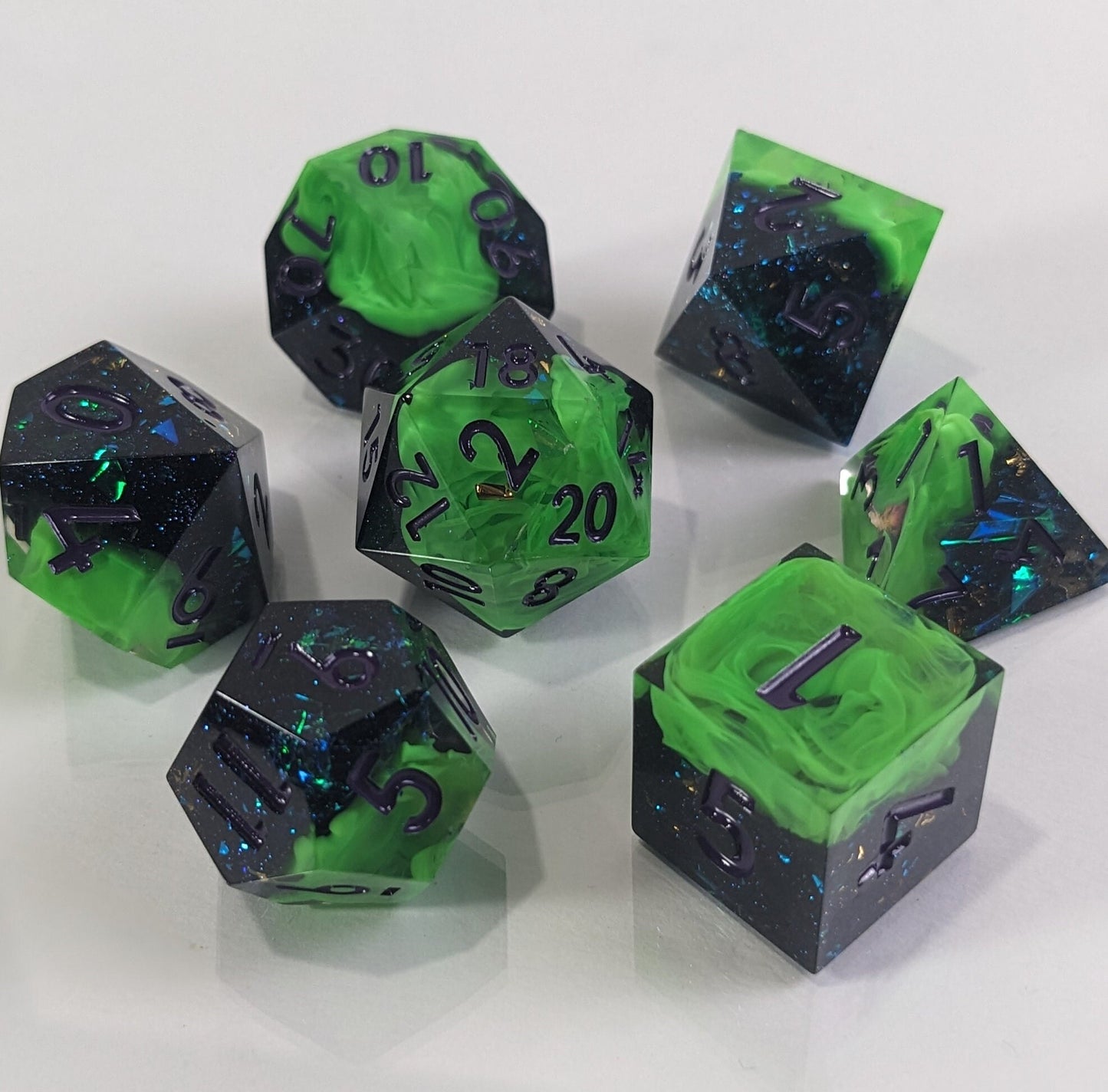 Emerald Glintcrystal - 7 Piece Luxury D&D Dice Set