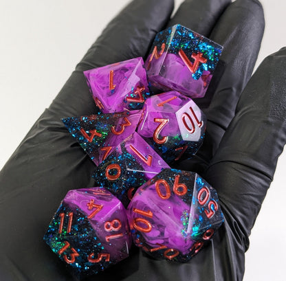 Amethyst Glintcrystal  - 7 Piece Luxury D&D Dice Set